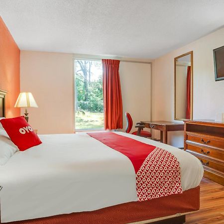 Oyo Hotel Mona Lake Маскигон Экстерьер фото
