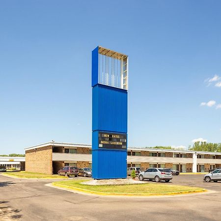 Oyo Hotel Mona Lake Маскигон Экстерьер фото