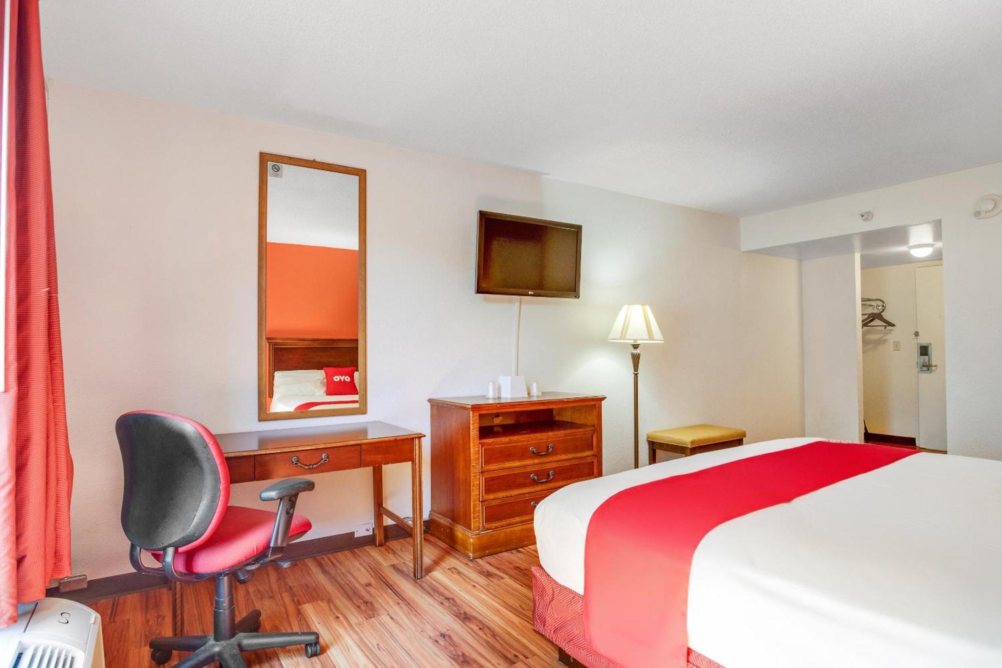 Oyo Hotel Mona Lake Маскигон Экстерьер фото