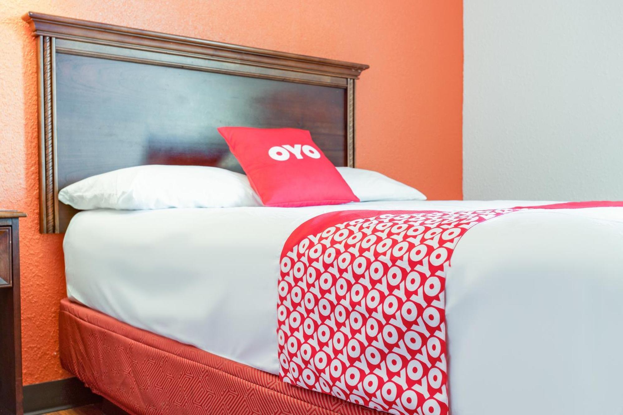 Oyo Hotel Mona Lake Маскигон Экстерьер фото