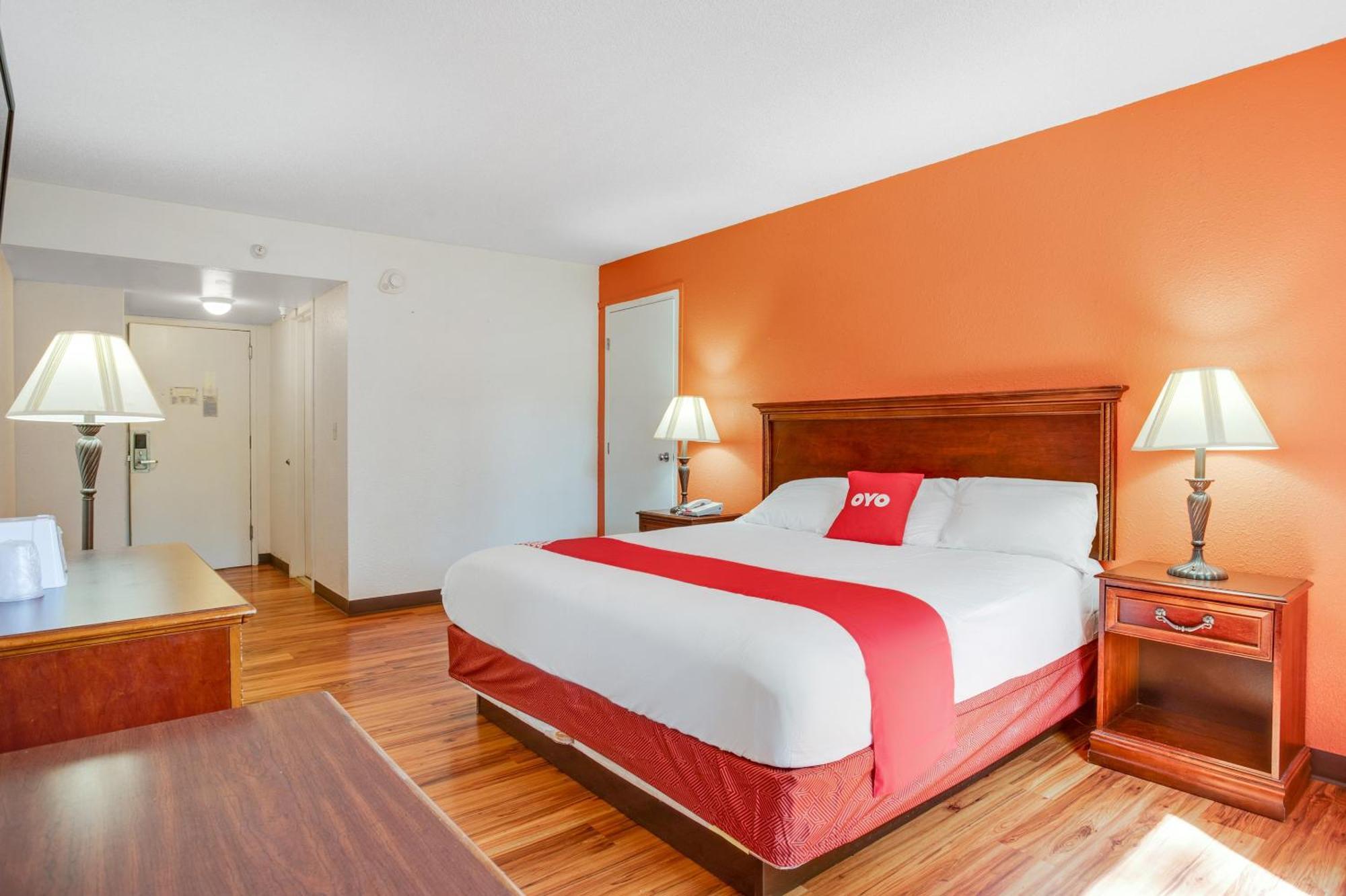 Oyo Hotel Mona Lake Маскигон Экстерьер фото