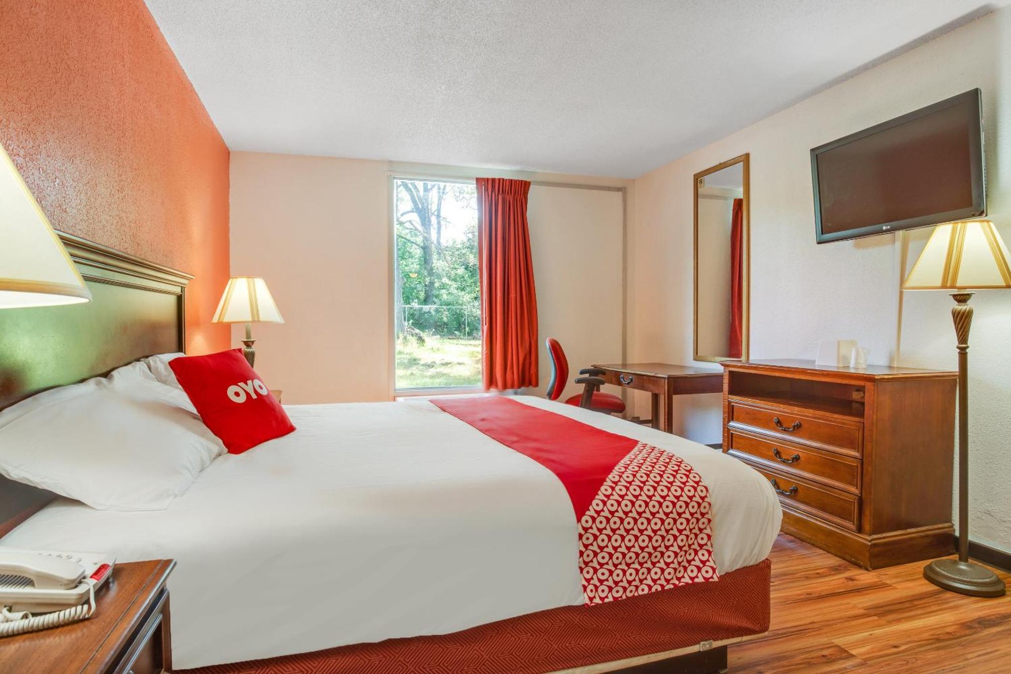 Oyo Hotel Mona Lake Маскигон Экстерьер фото