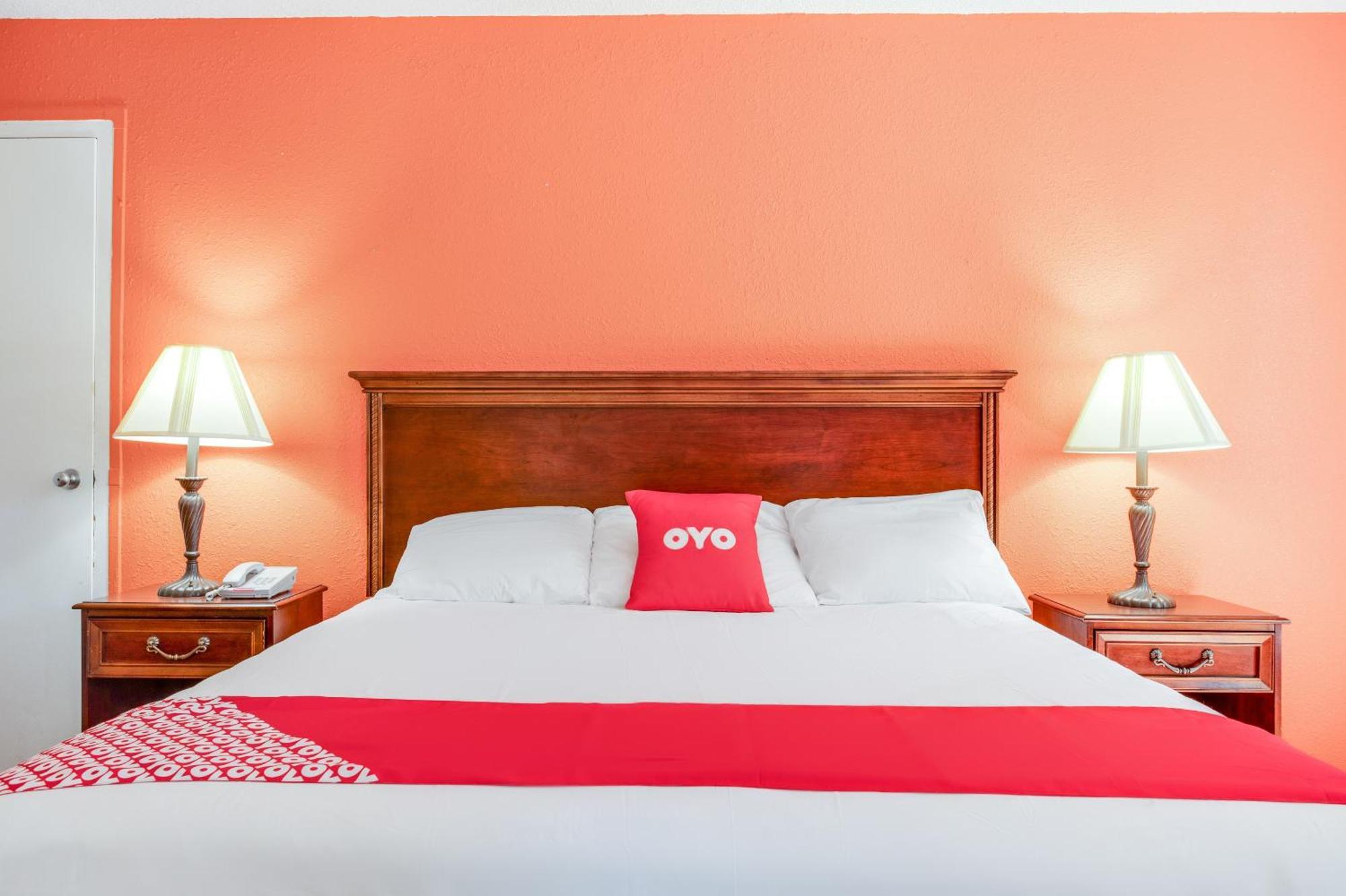 Oyo Hotel Mona Lake Маскигон Экстерьер фото